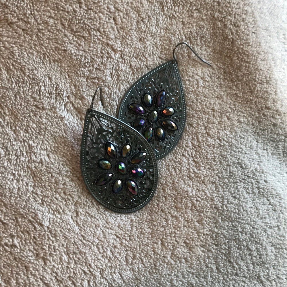 Earrings - Picture 2 of 3